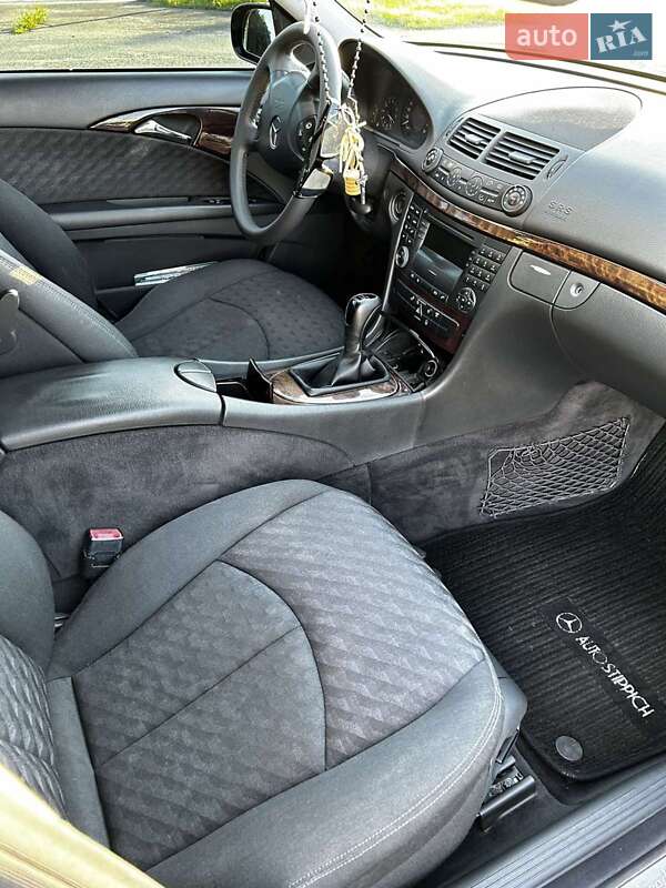 Седан Mercedes-Benz E-Class 2004 в Львове
