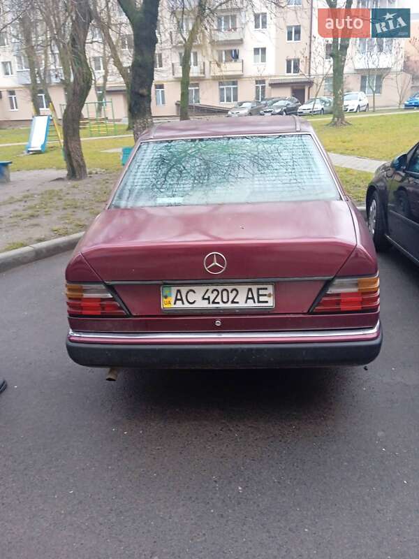 Седан Mercedes-Benz E-Class 1992 в Луцке