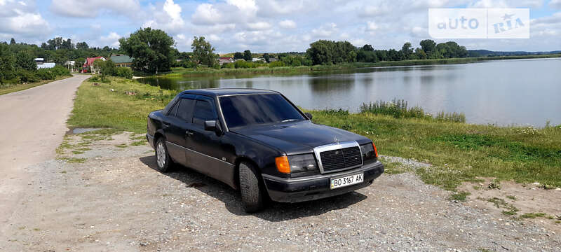 Седан Mercedes-Benz E-Class 1991 в Шумске