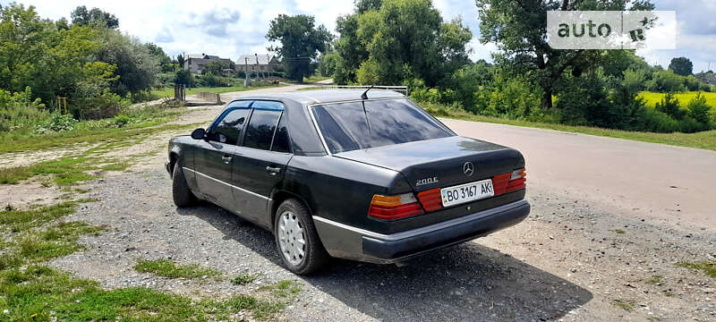 Седан Mercedes-Benz E-Class 1991 в Шумске