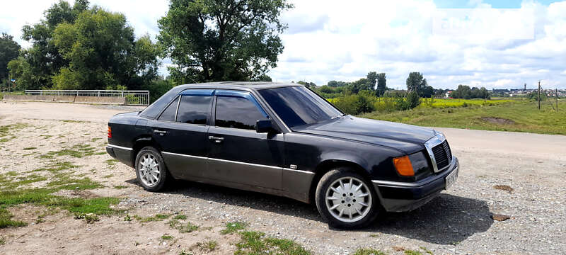 Седан Mercedes-Benz E-Class 1991 в Шумске