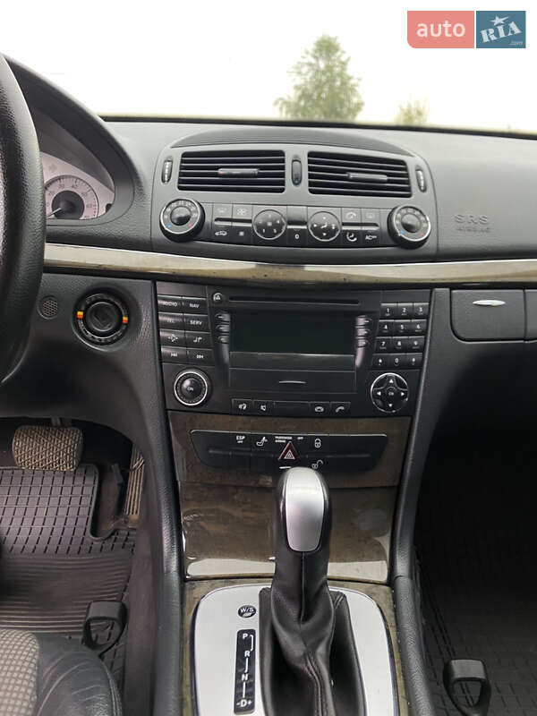 Седан Mercedes-Benz E-Class 2002 в Долині