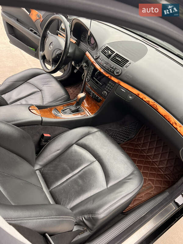 Седан Mercedes-Benz E-Class 2005 в Вараше
