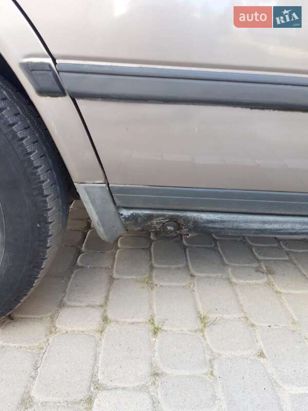 Седан Mercedes-Benz E-Class 1990 в Львове