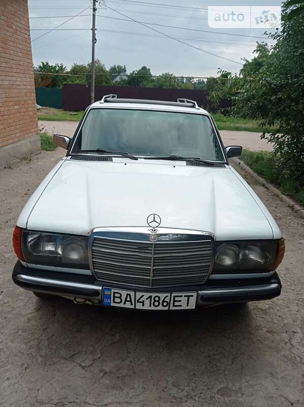 Mercedes-Benz E-Class 1982