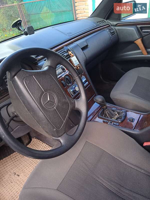 Седан Mercedes-Benz E-Class 1996 в Луцке