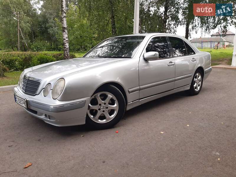 Седан Mercedes-Benz E-Class 2001 в Самборе
