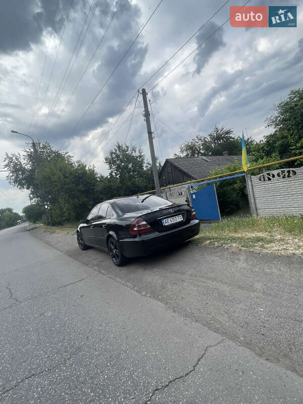 Седан Mercedes-Benz E-Class 2002 в Кривому Розі