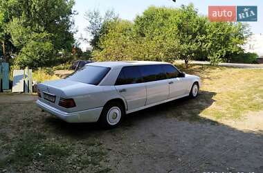 Седан Mercedes-Benz E-Class 1986 в Днепре