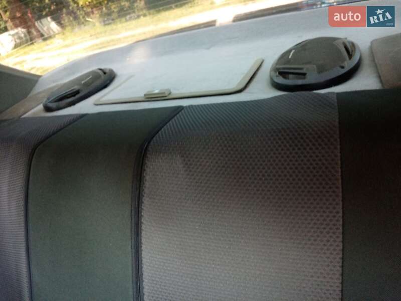 Седан Mercedes-Benz E-Class 1986 в Самборі