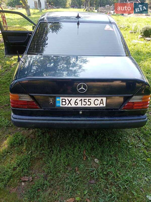 Седан Mercedes-Benz E-Class 1986 в Самборі