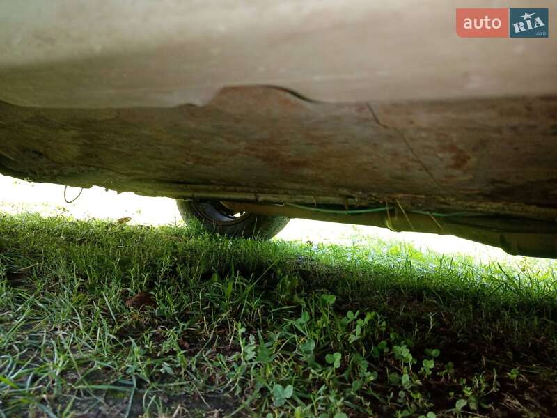 Седан Mercedes-Benz E-Class 1986 в Самборі