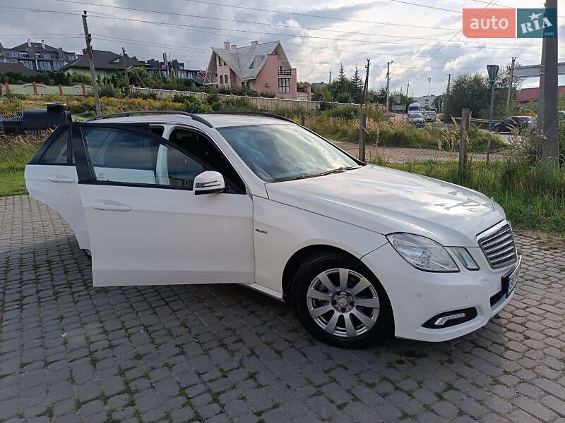 Универсал Mercedes-Benz E-Class 2011 в Львове