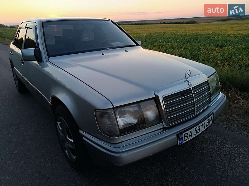 Mercedes-Benz E-Class 1993
