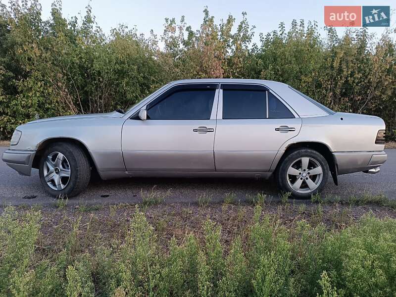 Седан Mercedes-Benz E-Class 1993 в Малой Виске