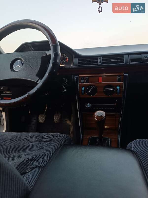 Седан Mercedes-Benz E-Class 1993 в Малой Виске