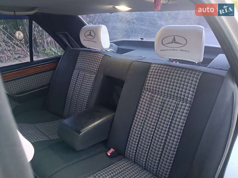 Седан Mercedes-Benz E-Class 1993 в Малой Виске