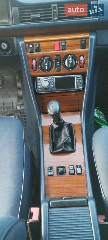 Седан Mercedes-Benz E-Class 1994 в Львові