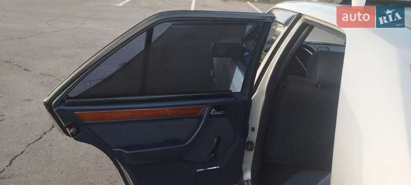 Седан Mercedes-Benz E-Class 1994 в Львові