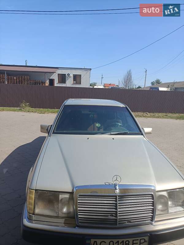 Седан Mercedes-Benz E-Class 1990 в Ковелі
