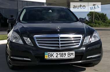 Седан Mercedes-Benz E-Class 2011 в Вараше