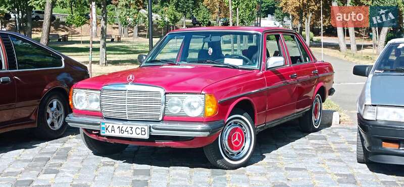 Седан Mercedes-Benz E-Class 1980 в Києві