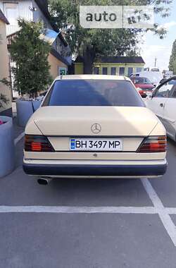 Седан Mercedes-Benz E-Class 1990 в Черноморске