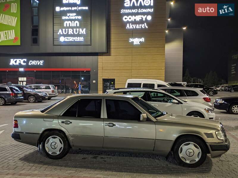 Седан Mercedes-Benz E-Class 1993 в Івано-Франківську
