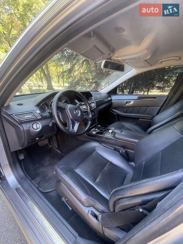 Седан Mercedes-Benz E-Class 2012 в Кривом Роге