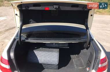 Седан Mercedes-Benz E-Class 2012 в Пулинах