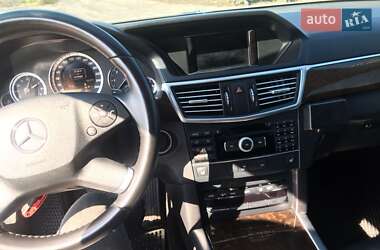Седан Mercedes-Benz E-Class 2012 в Пулинах