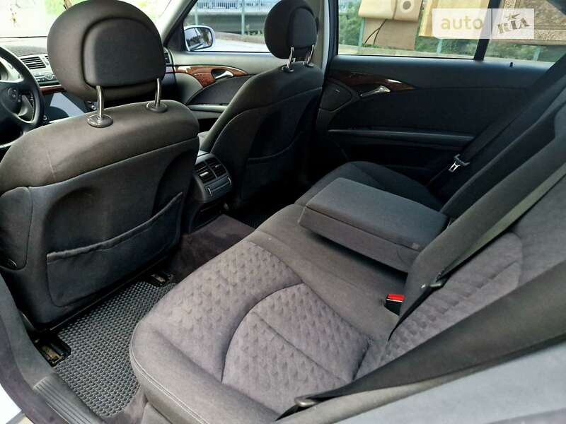 Седан Mercedes-Benz E-Class 2004 в Чернівцях