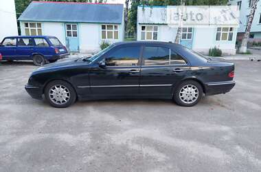 Седан Mercedes-Benz E-Class 2001 в Киеве