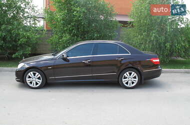 Седан Mercedes-Benz E-Class 2011 в Днепре