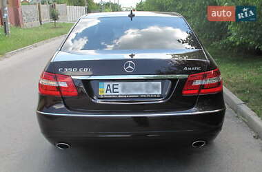 Седан Mercedes-Benz E-Class 2011 в Днепре