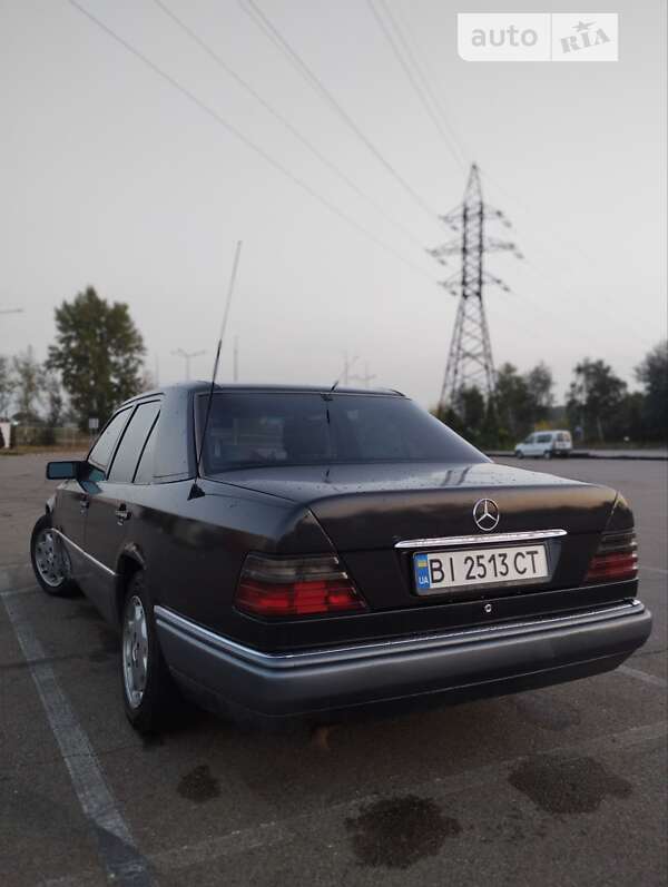 Седан Mercedes-Benz E-Class 1994 в Киеве