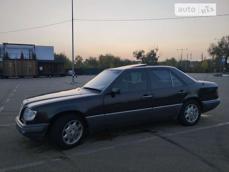 Седан Mercedes-Benz E-Class 1994 в Киеве