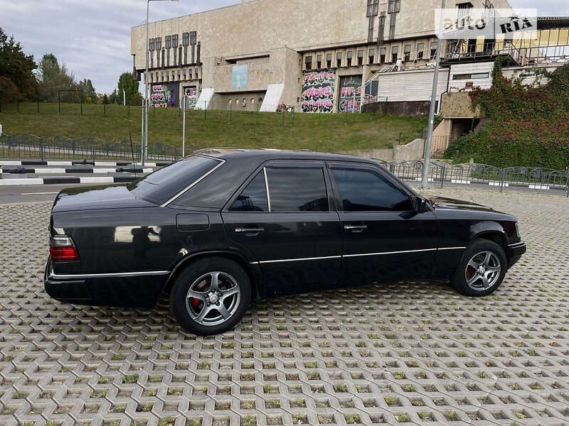 Седан Mercedes-Benz E-Class 1990 в Харкові