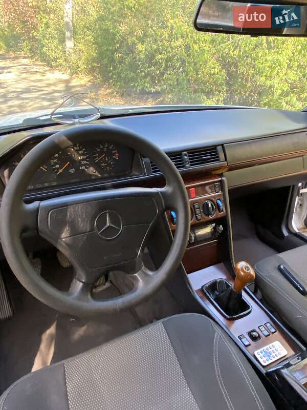 Седан Mercedes-Benz E-Class 1995 в Черноморске