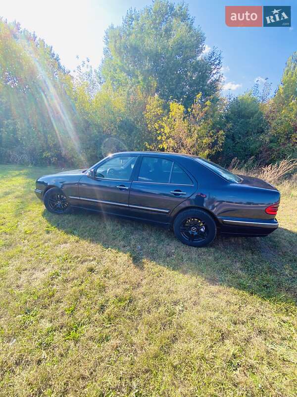 Седан Mercedes-Benz E-Class 2000 в Виннице