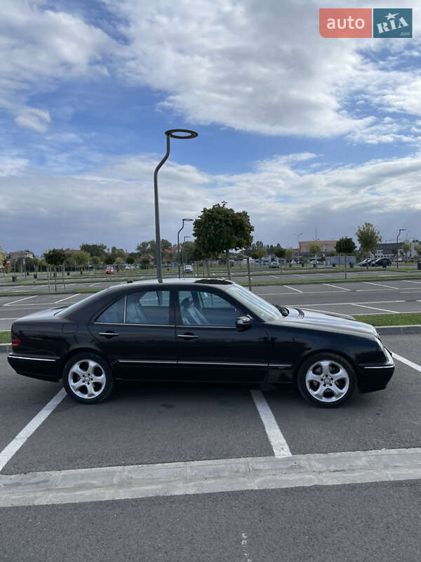 Седан Mercedes-Benz E-Class 2001 в Івано-Франківську