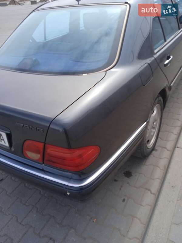 Седан Mercedes-Benz E-Class 1997 в Чернівцях