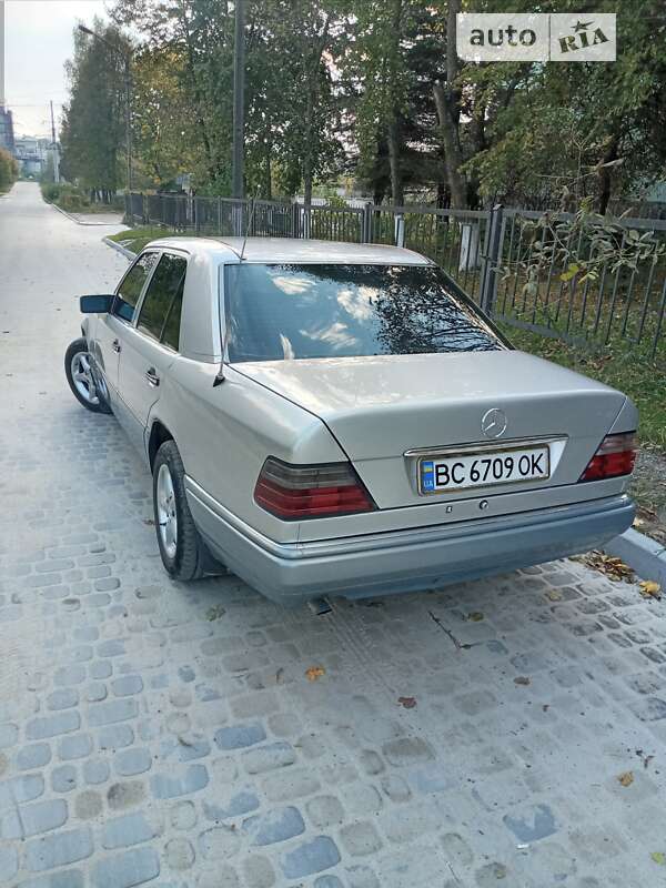 Седан Mercedes-Benz E-Class 1996 в Львове