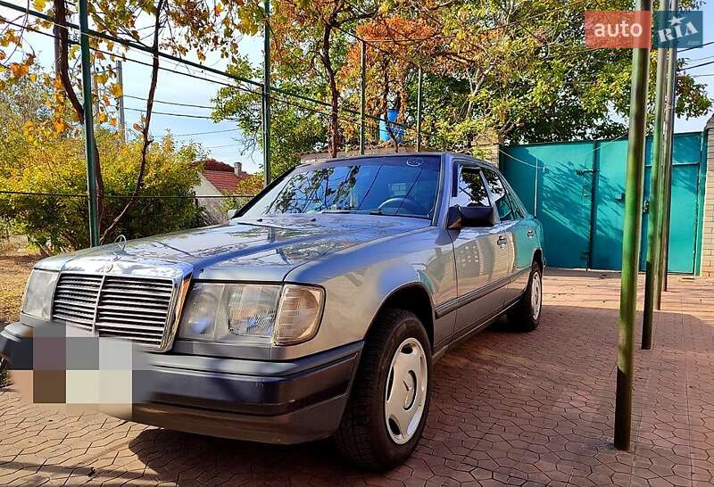 Седан Mercedes-Benz E-Class 1988 в Одессе