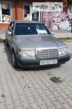 Седан Mercedes-Benz E-Class 1988 в Чорткове