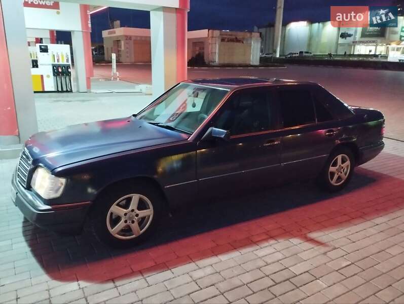 Седан Mercedes-Benz E-Class 1995 в Харькове