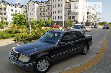 Седан Mercedes-Benz E-Class 1995 в Одессе