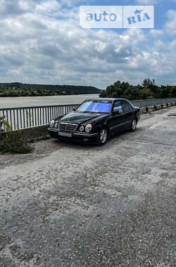 Седан Mercedes-Benz E-Class 2000 в Івано-Франківську