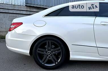 Купе Mercedes-Benz E-Class 2010 в 