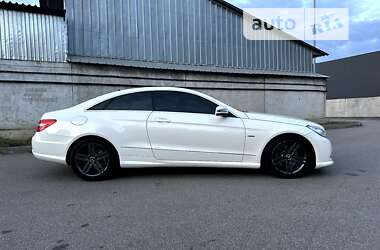 Купе Mercedes-Benz E-Class 2010 в 